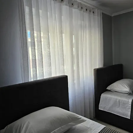Edi's Apartment-cozy In The Center Tirana