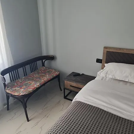 Edi's Apartment-cozy In The Center Tirana